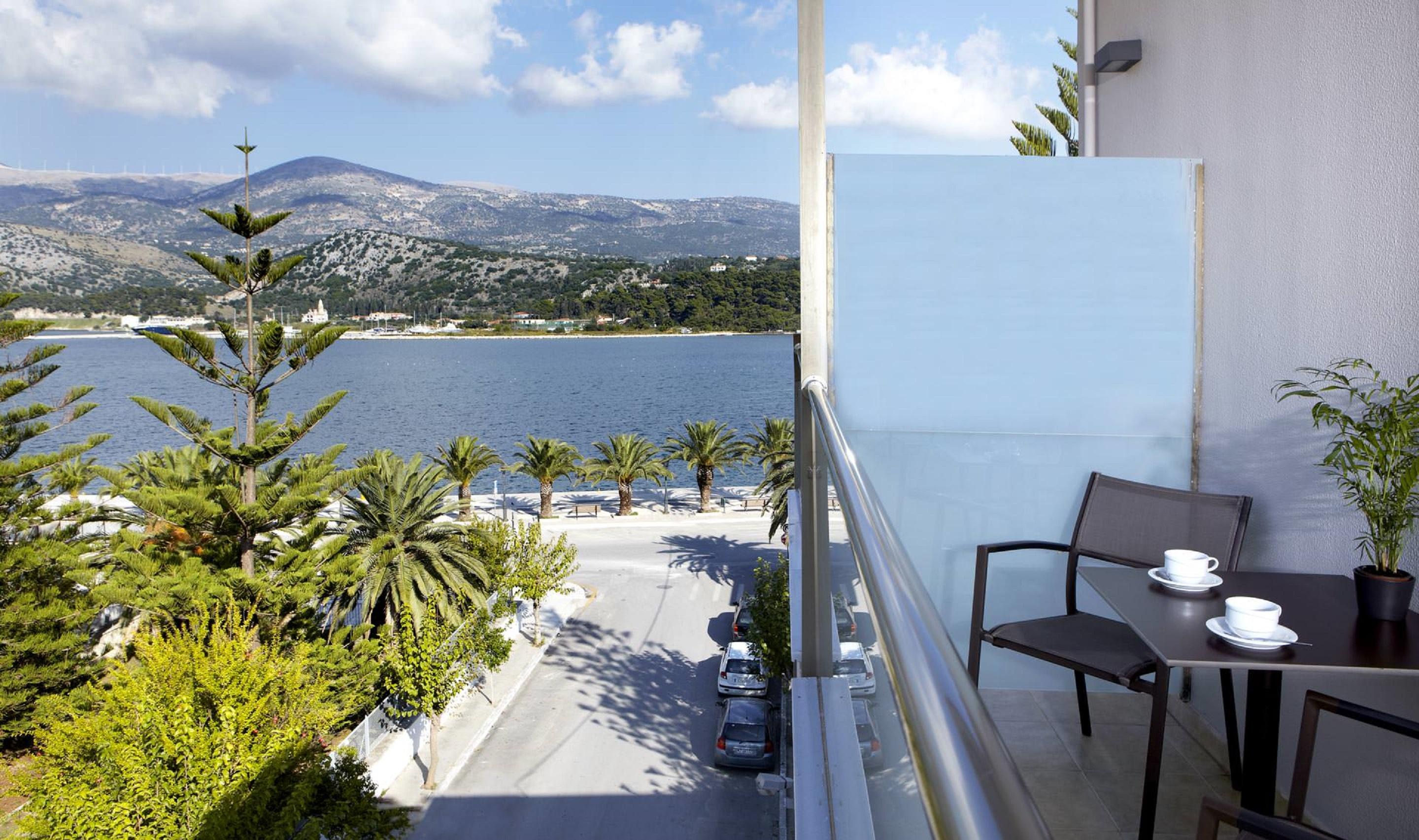 Mouikis Hotel Kefalonia アルゴストリオン エクステリア 写真