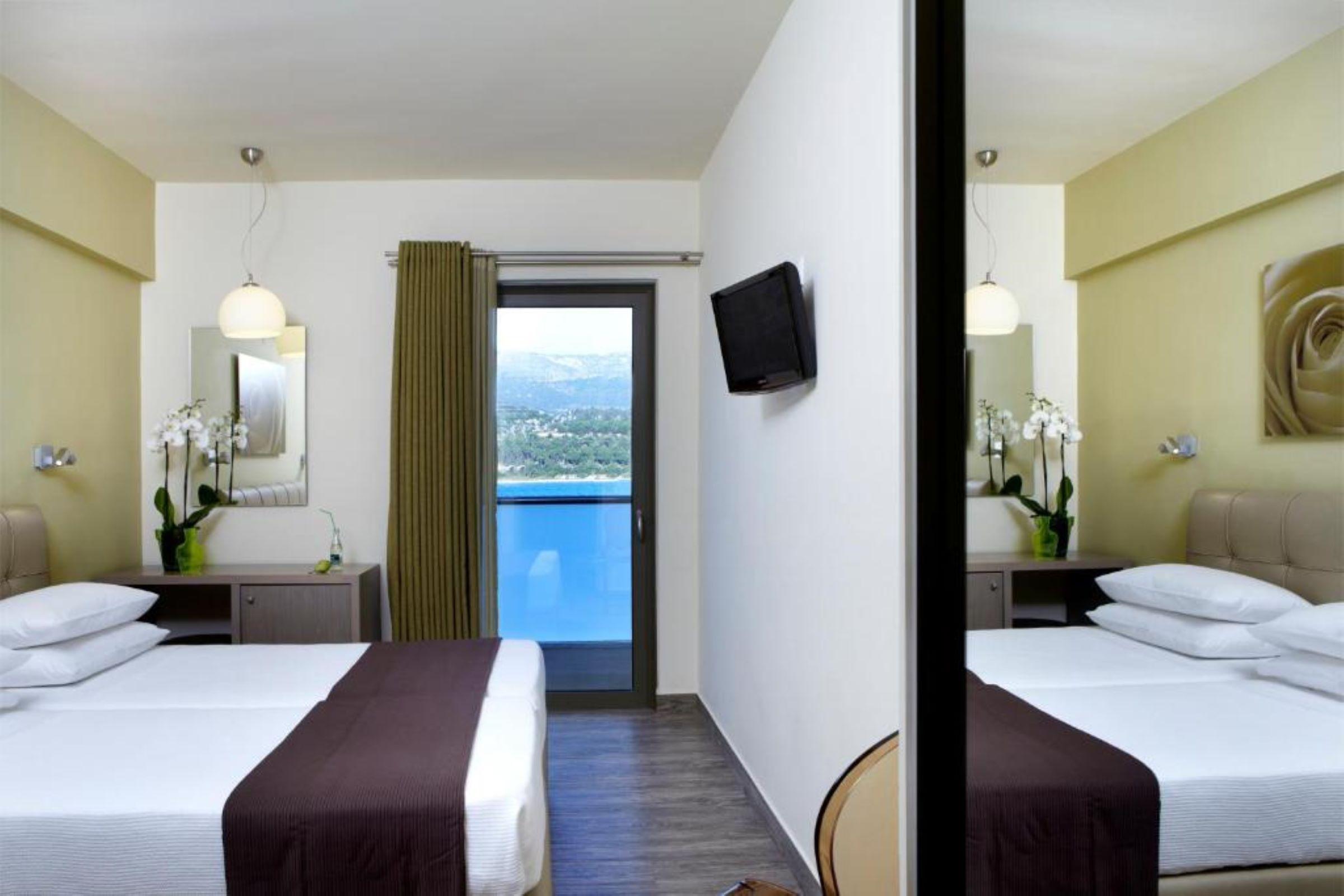 Mouikis Hotel Kefalonia アルゴストリオン エクステリア 写真