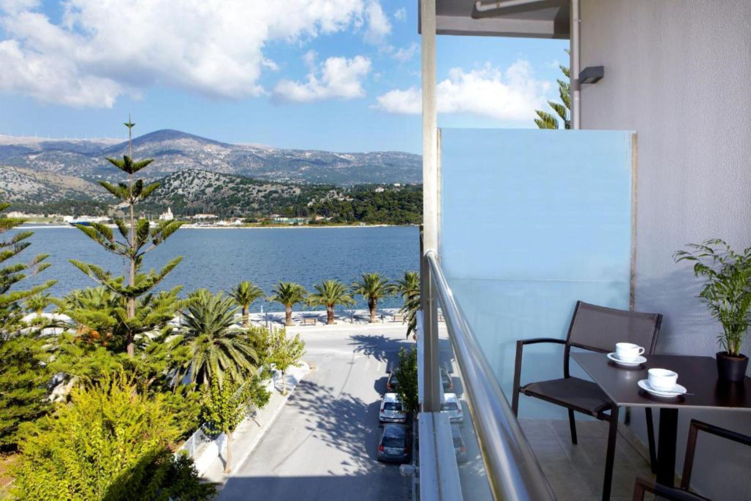 Mouikis Hotel Kefalonia アルゴストリオン エクステリア 写真