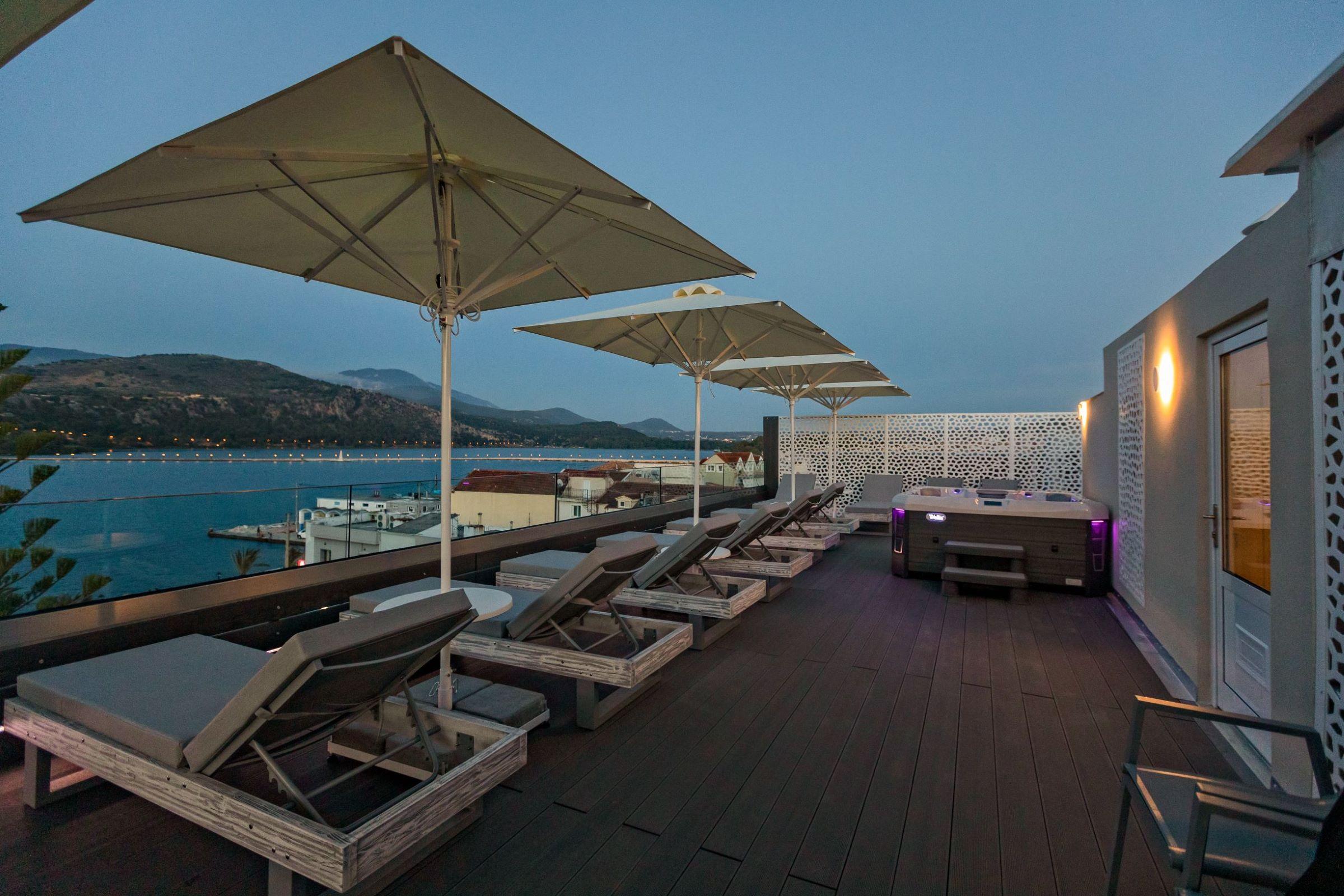 Mouikis Hotel Kefalonia アルゴストリオン エクステリア 写真