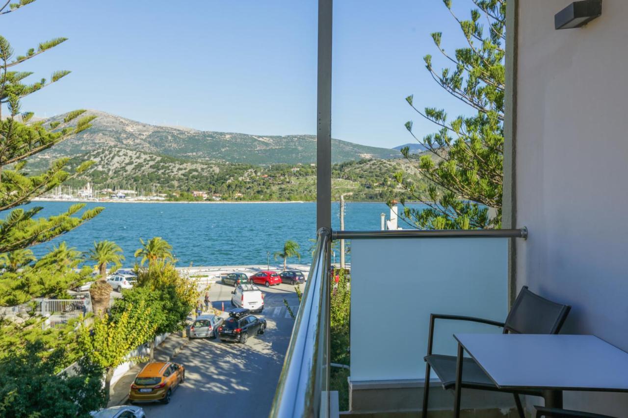Mouikis Hotel Kefalonia アルゴストリオン エクステリア 写真