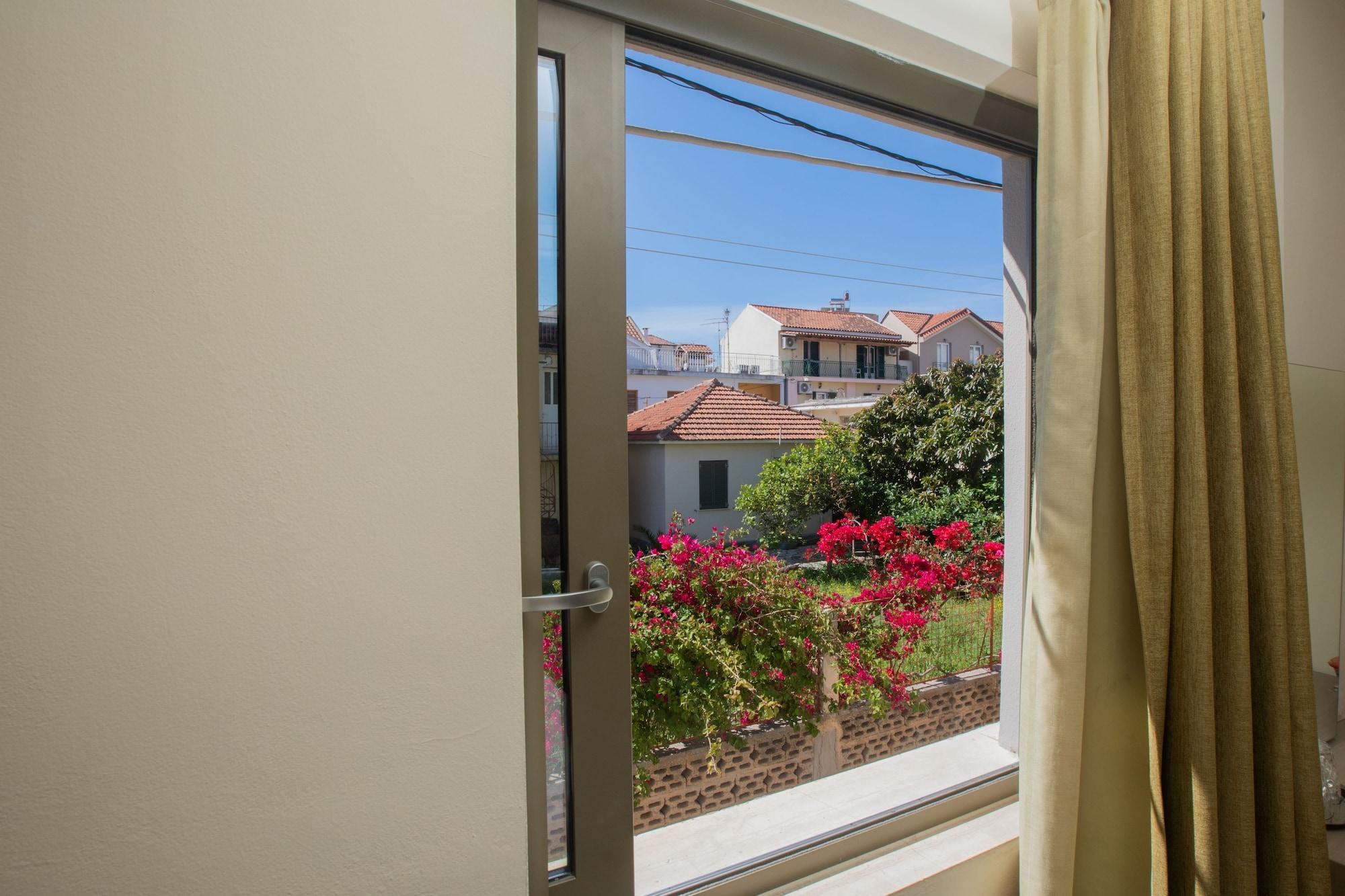 Mouikis Hotel Kefalonia アルゴストリオン エクステリア 写真