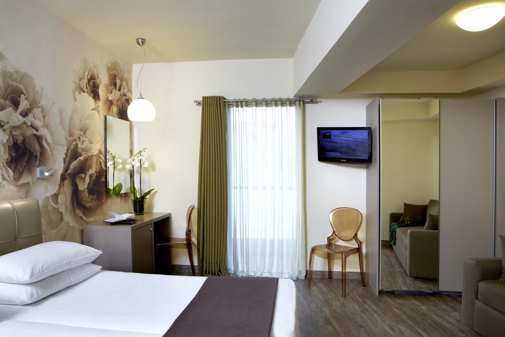 Mouikis Hotel Kefalonia アルゴストリオン エクステリア 写真